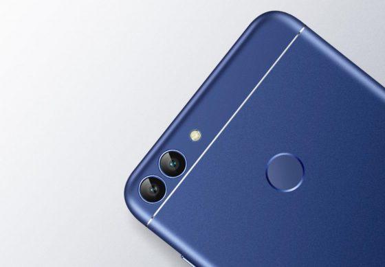 The P Smart boasts a dual lens camera setup. That main 13-megapixel lens is backed up by a secondary 2-megapixel snapper, which offers a greater depth of field for your photos.